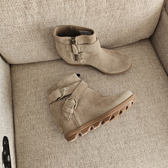 Sorel Joan Of Arctic Buckle Leather Wedge II Boot - Picture 7 of 10